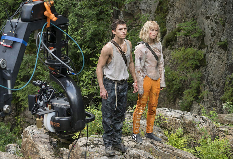 Spider-Man and Rey stand on a rock.